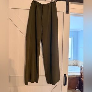 Gap women’s Easy Pant- olive green